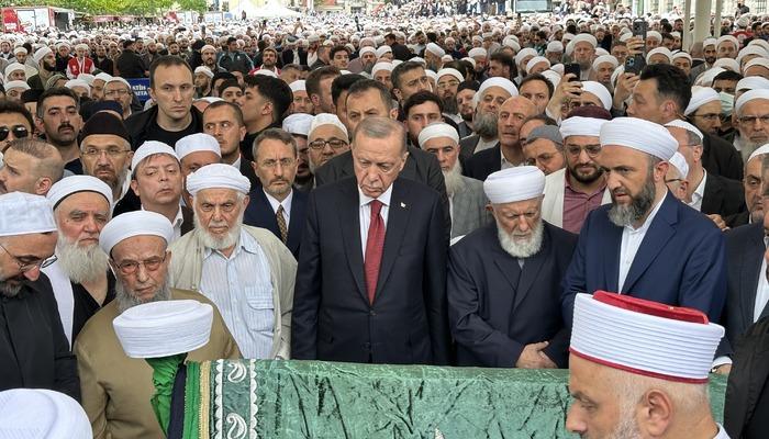 Cumhurbaşkanı Recep Tayyip Erdoğan, İsmailağa cemaat lideri Hasan Kılıç'ın cenaze törenine katıldı.