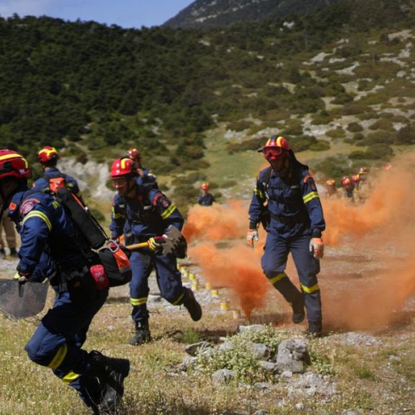 Yunanistan'da yangın sezonu erken başladı;  İtfaiyeciler 'rekor'a hazırlanıyor