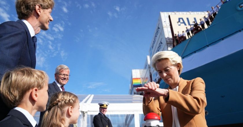 Danimarka “dünyanın metanolle çalışan ilk yeşil nakliye gemisini” kullanmaya başladı.