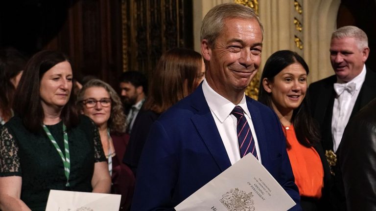 İngiliz Reform Partisi'nin milyonlarca kişinin verilerini Facebook'la paylaştığı iddia edildi