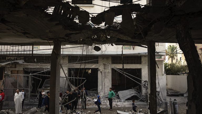 İsrail'in Gazze'deki hastaneye saldırısında TRT kameramanı gözünden yaralandı