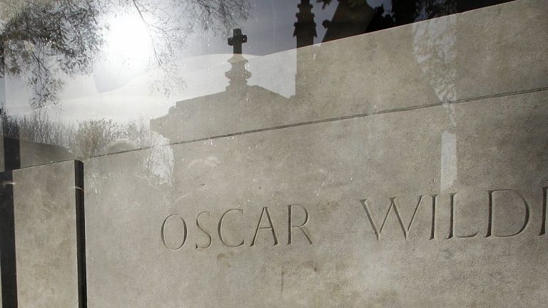 Netflix, Oscar Wilde'ın “Dorian Gray'in Portresi” filmine modern bir yorum getiriyor