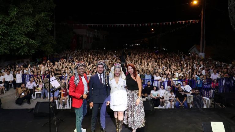 Tavas Zeybek Festivali renkli görüntülere ev sahipliği yapıyor