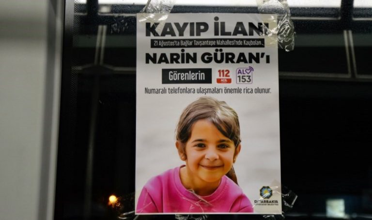 Diyarbakır'da kayıp olarak aranan 8 yaşındaki Narin'in posterleri toplu taşıma araçlarına asıldı – Son Dakika Türkiye Haberleri