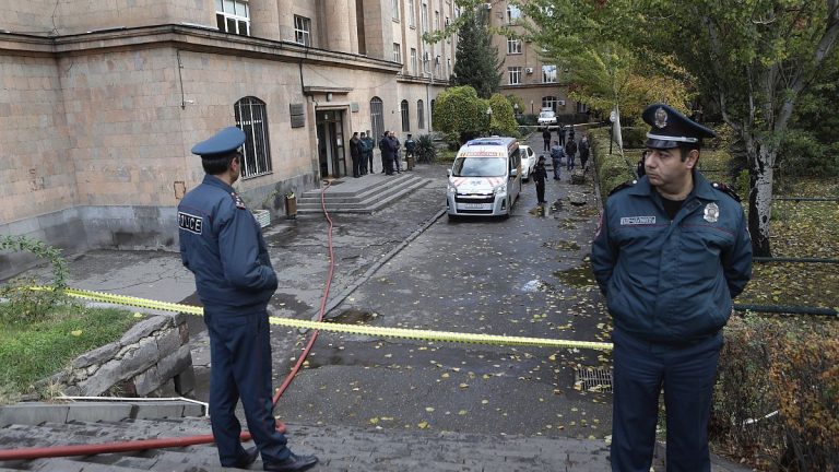 Ermenistan’da darbe girişimi iddiası: 3 gözaltı, 4 tutuklama kararı