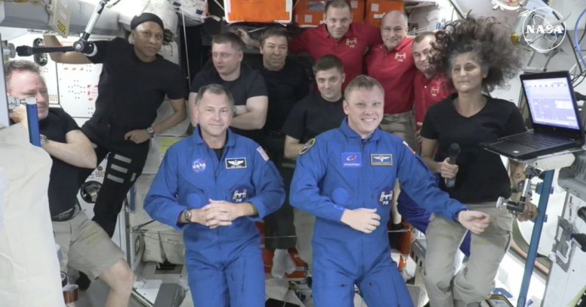 Video. SpaceX kurtarma operasyonu: astronotlar ISS’ye başarıyla ulaştı