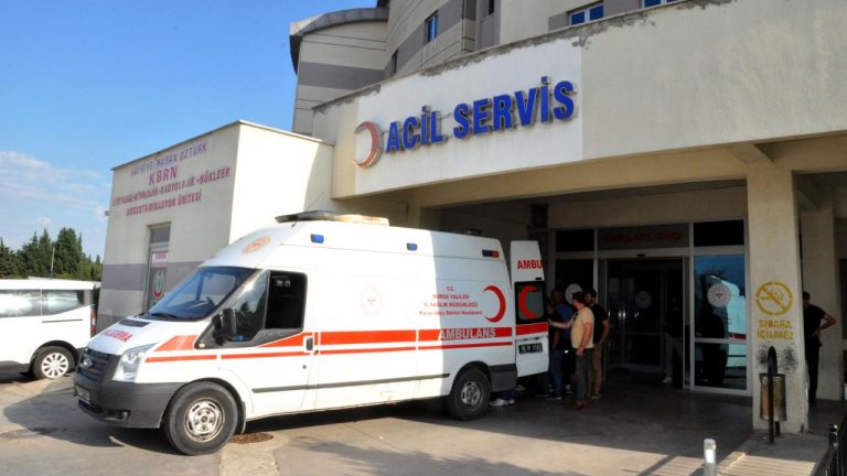 Kaçan şüphelinin çarptığı polis memuru yaralandı