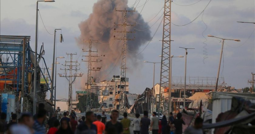İsrail’in Gazze’de sivillerin evlerine düzenlediği soykırım bombardımanında 2’si çocuk 7 kişi hayatını kaybetti.