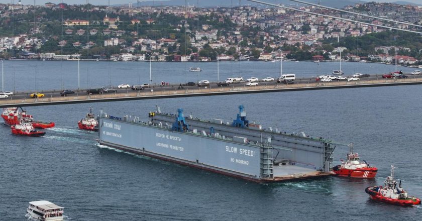 Boğaz’da gemi trafiği çift yönlü açıldı