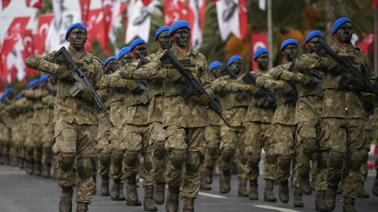 Teğmenlerin görevden alınması talebi: ‘Cümle olabilir ama ihraç abartıdır’