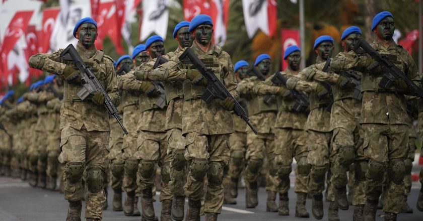 Teğmenlerin görevden alınması talebi: ‘Cümle olabilir ama ihraç abartıdır’