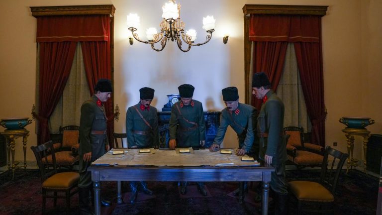 İzmir ziyaretleri sırasında kaldığı ev, Ulu Önder’in anılarını bir müze gibi yaşatıyor.