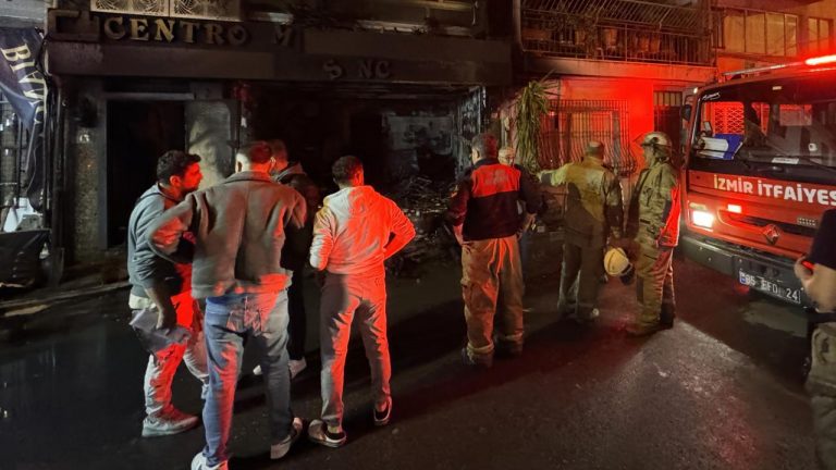 İzmir’de mühürlenen otelde yangın – Son Dakika Haberi