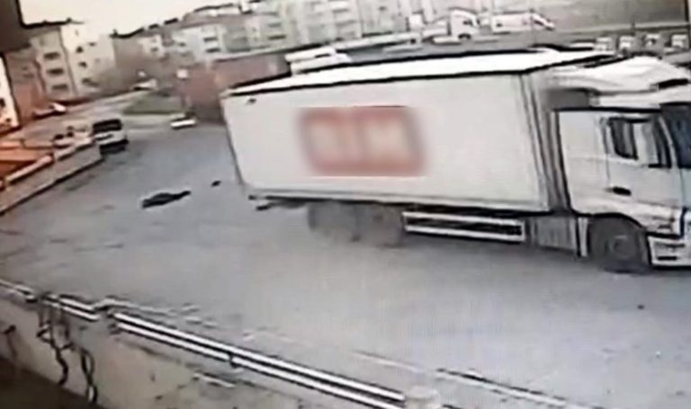 Kamyonun vurduğu kadın öldü … Sürücü gözaltında! – Türkiye haberlerini kırmak