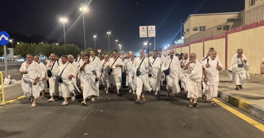 Arafat vakfesini tamamlayan hacılar Müzdelife’ye geçti