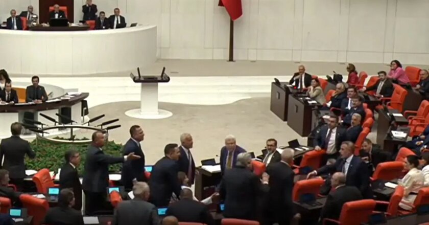 TBMM’de ‘ayı’ tartışması: ‘Sensin ayı, geri zekalı, ahlaksız herif!’ – Son Dakika Siyaset Haberleri