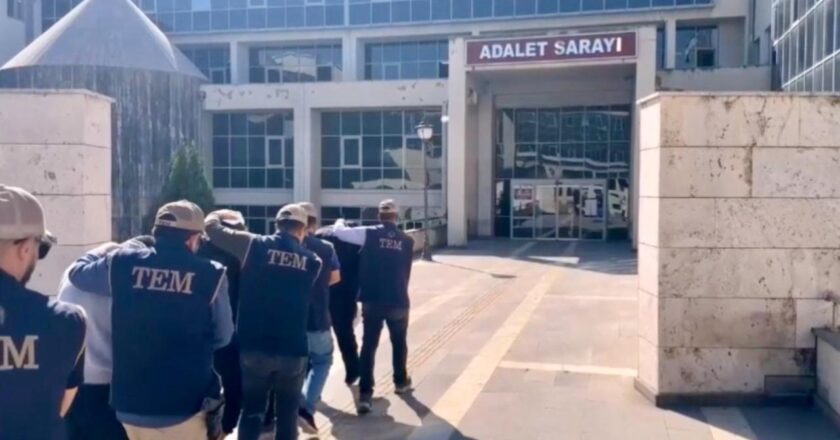 FETÖ'nün güncel finans yapılanmasına operasyon: 16 gözaltı kararı