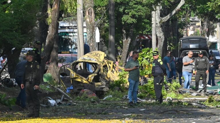 Kolombiya’da askeri üs yakınlarında bombalı saldırı: Ölü ve yaralılar var