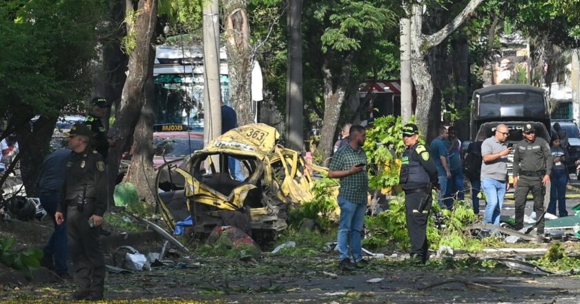 Kolombiya’da askeri üs yakınlarında bombalı saldırı: Ölü ve yaralılar var