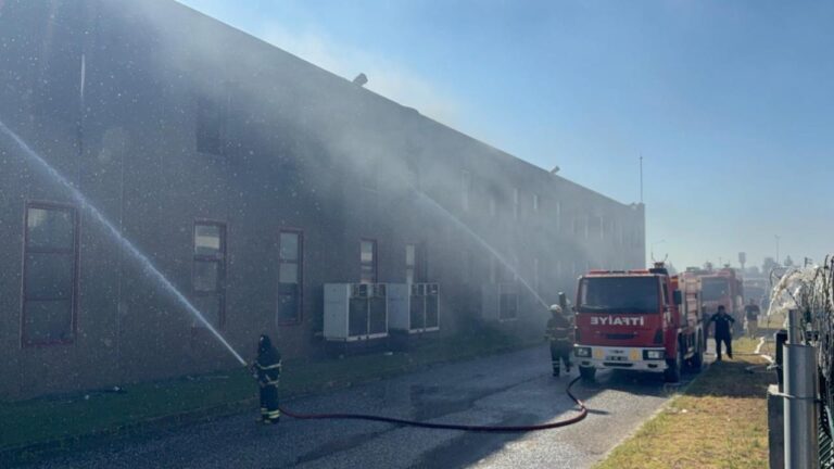 Tekirdağ’da arazide çıkan yangın fabrikaya sıçradı
