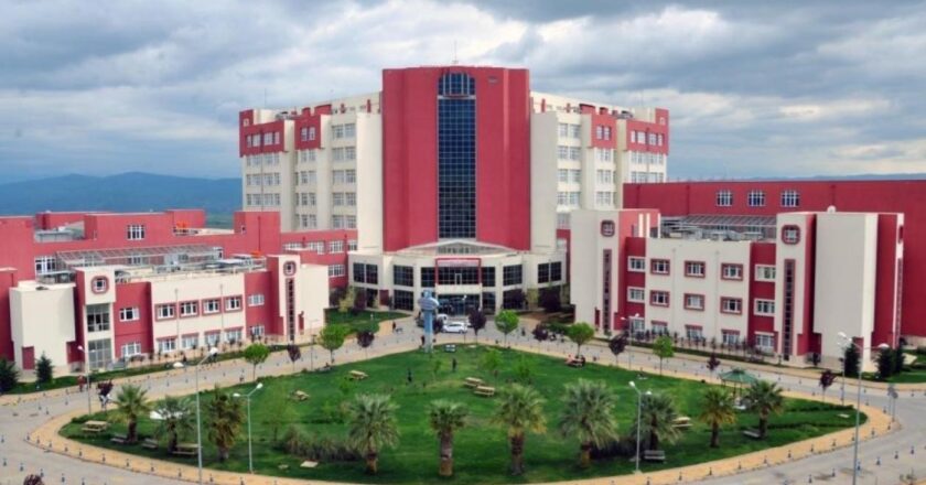 “Bıçak parası” aldığı iddia edilen akademisyen görevinden uzaklaştırıldı