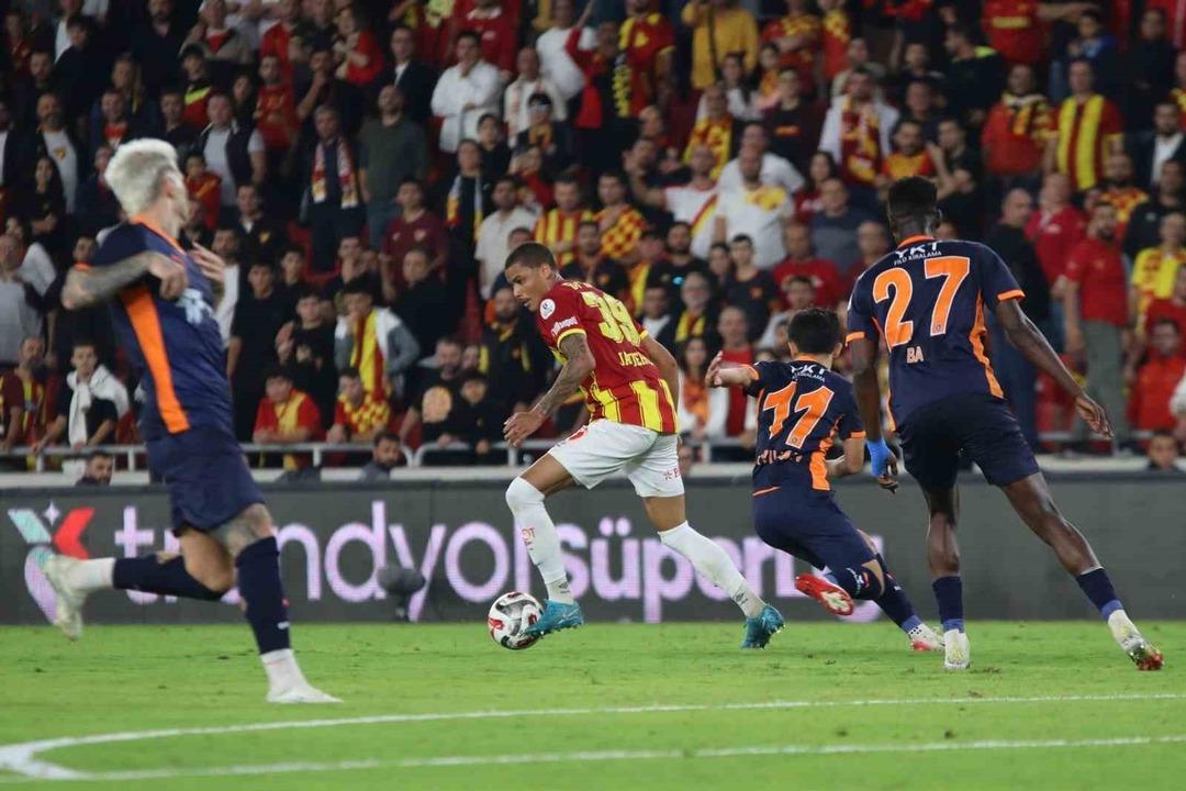 Süper Lig Sekizinci Haftası Göztepe Daşakşaşhir Yenilmez Serisini yendiğim devam etti! 3
