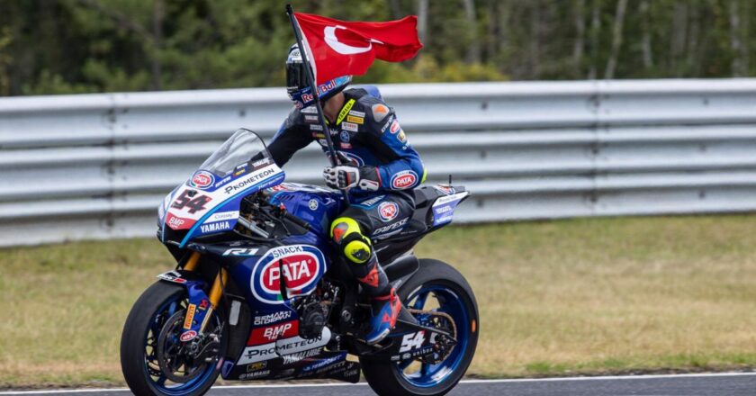 Toprak Razgatlıoğlu 3. kez dünya şampiyonu