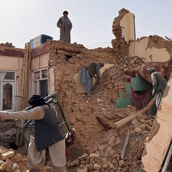 27 kişinin öldüğü Afganistan depreminde tarihi yapılar zarar gördü