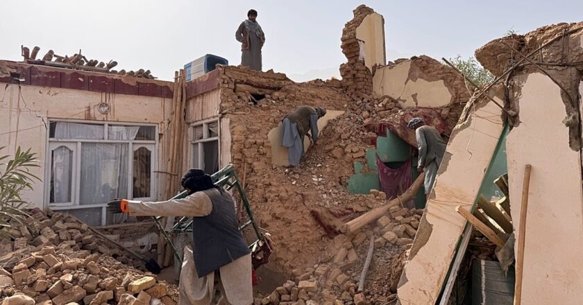 27 kişinin öldüğü Afganistan depreminde tarihi yapılar zarar gördü