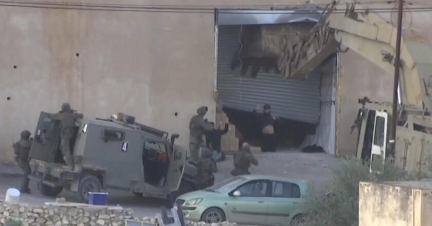 İsrail Askerleri Batı Şeria’da Teslim Olan 2 Filistinli Gençten Birini Vurdu