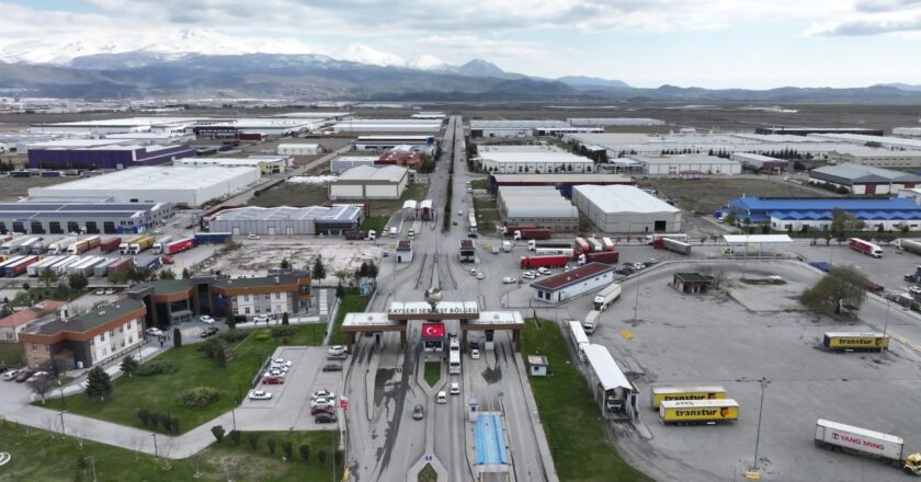 Serbest bölgelerde 10 aylık ticaretin yarıya yakınını ihracat oluşturdu