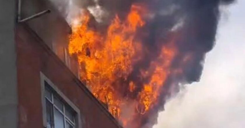 Sultangazi’de yangın paniği: Beşinci kattan düşen şahıs hayatını kaybetti.
